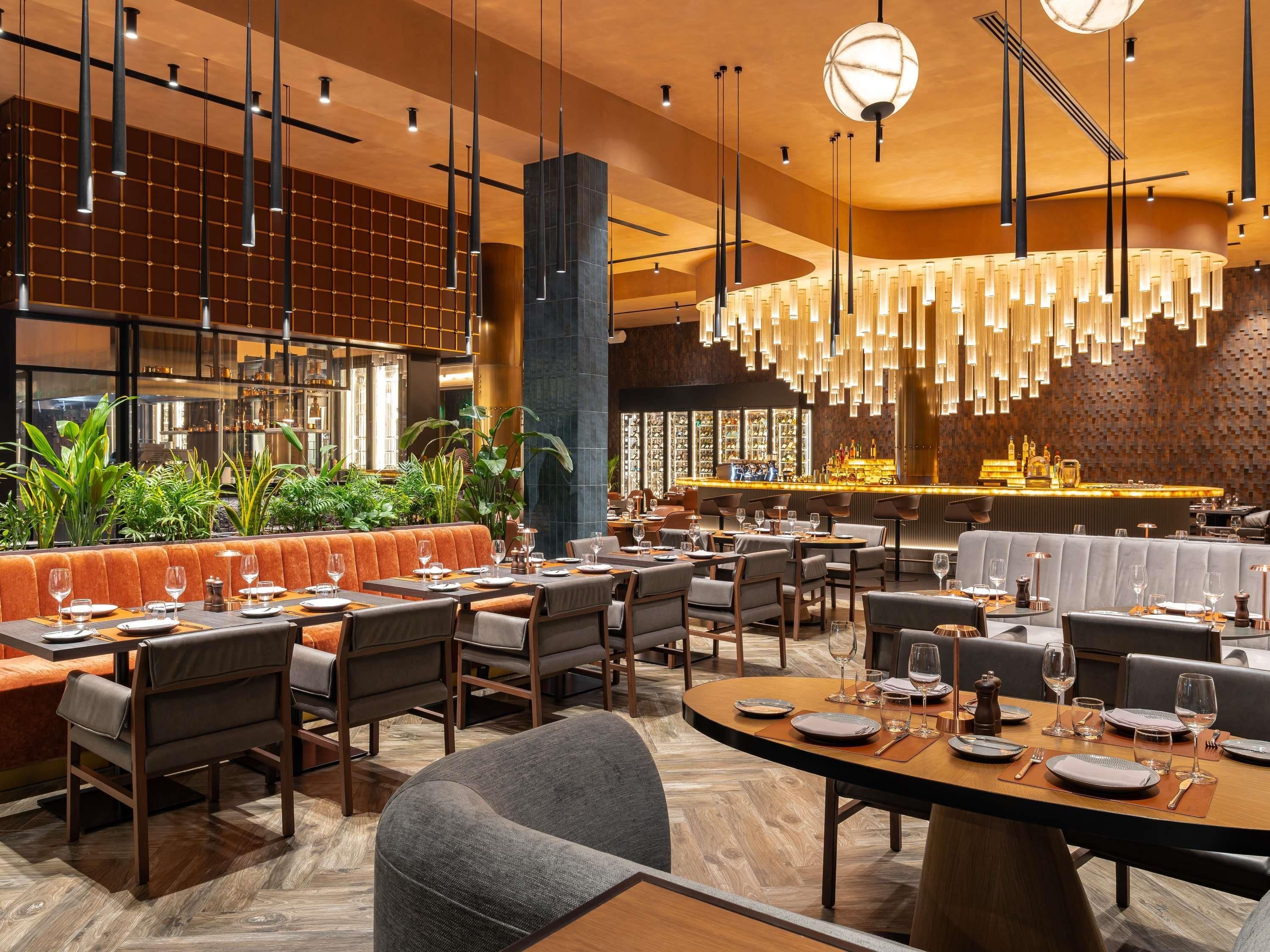 نوفوتيل مركز التجاري العالمي دبي - دبي - مطعم