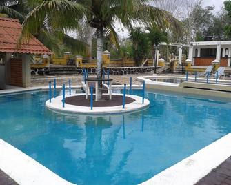 Eco Hotel Green River - Izamal - Pool