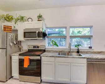 Wooded Cottage - 3 Mi to Clemson University - Clemson - Kuchyň