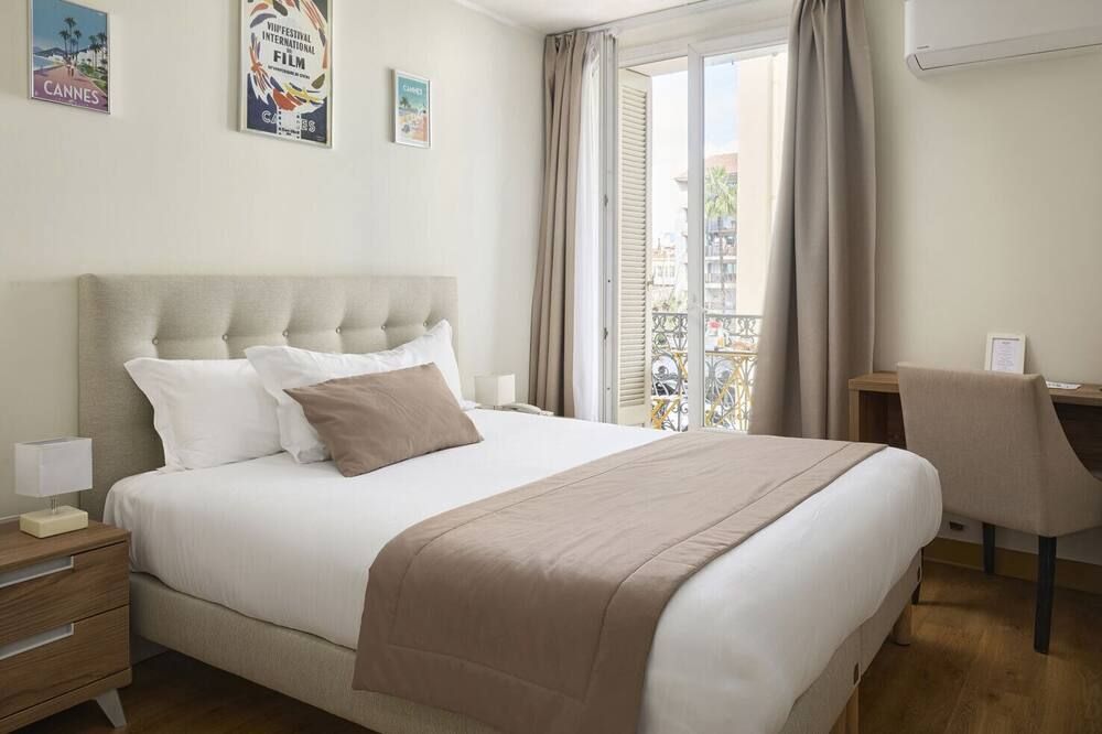 Hotel Des Congres Et Festivals thumbnail 2