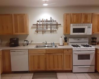 Your Starved Rock Gateway Awaits! - La Salle - Kitchen