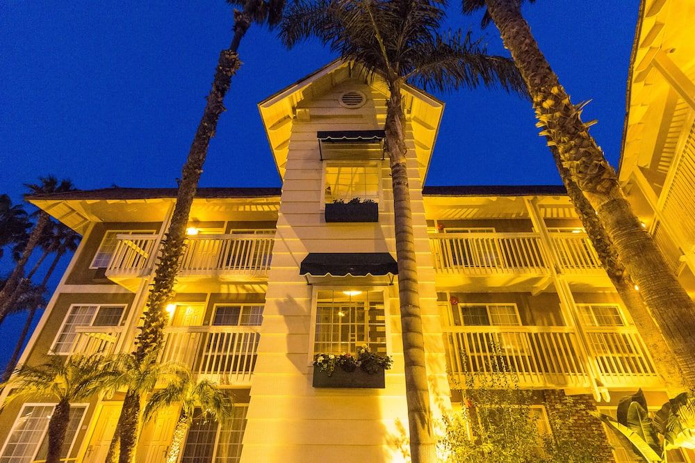 Ramada by Wyndham Costa Mesa/Newport Beach