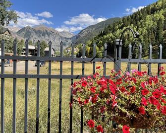 Premier Downtown Telluride Condo with Pool, Hot Tub & Parking - Telluride - Outdoors view
