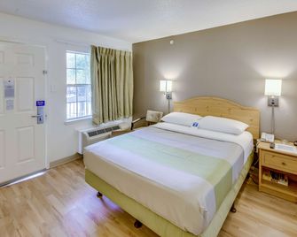 德克薩斯休士頓 - 哈比南 6 號汽車旅館 - 休斯頓 - 臥室