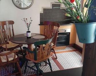 Cozy apartment in Galway 60 m² city view - Galway - Essbereich