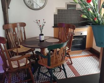 One Bedroom Apartement With City View An - Galway - Sala pranzo