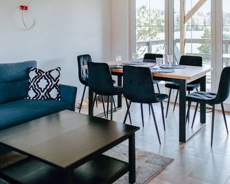 Cozy Home In Male Gacno - Tleń - Dining room