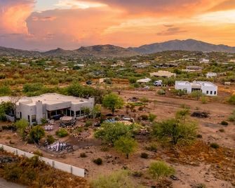 Desert Oasis: Pool, Golf, Games + Mountain Views - Anthem - Outdoors view