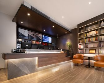 Hanting Hotel Chongqing Yangjia Ping Metro Station - Chongqing - Front desk