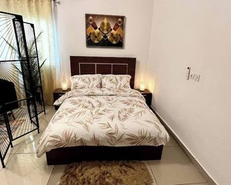 Medo's Luxury Houses - large studio - Abidjan - Soverom