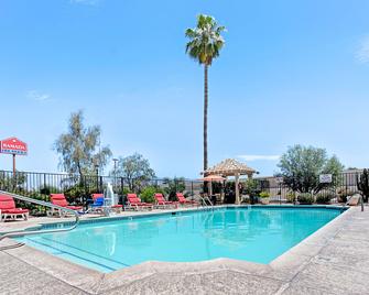 Days Inn by Wyndham Tucson City Center - Tucson - Pool