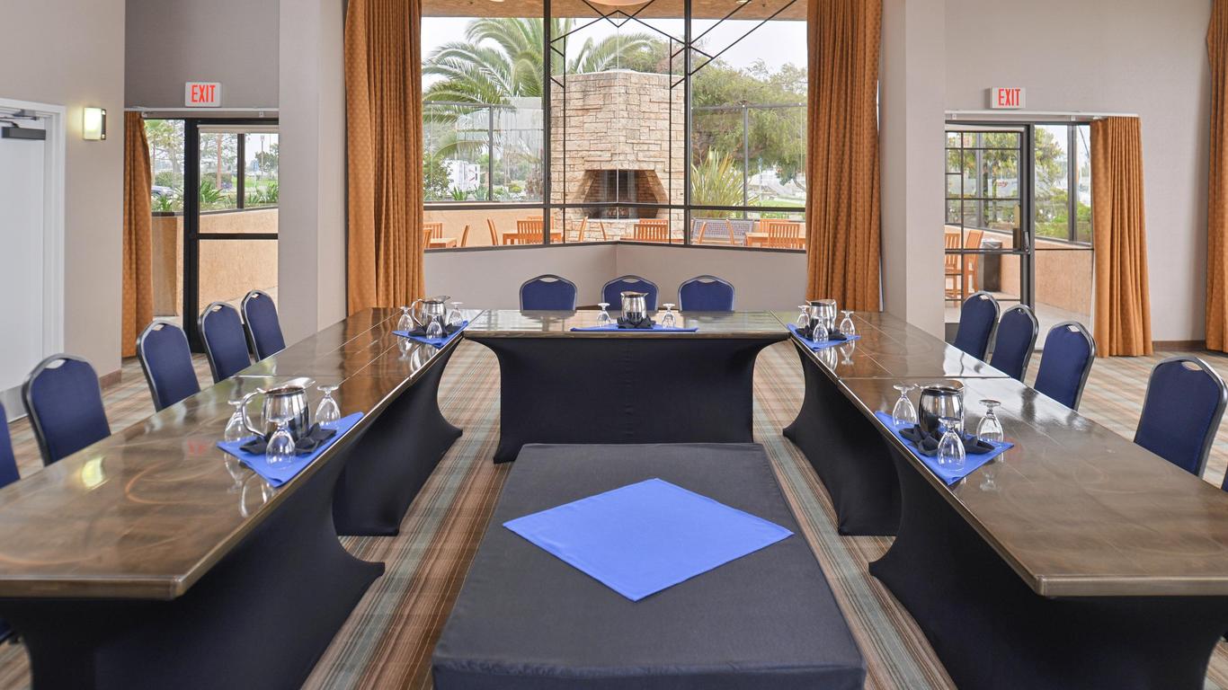 Holiday Inn Express & Suites Ventura Harbor By IHG