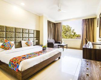 Fabhotel Aaykay Model Town - Amritsar - Bedroom
