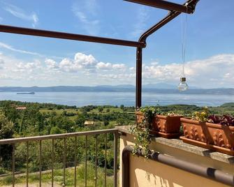 Stunning Apartment In Montefiascone - Montefiascone - Balcony