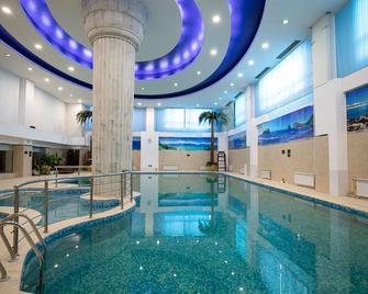 Beijing Palace Soluxe Hotel Astana - Astana - Pool