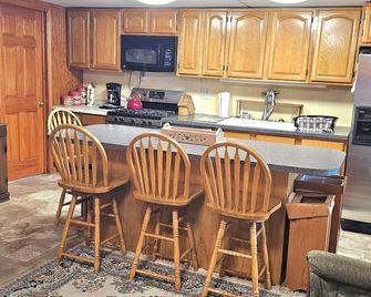 Private home 4 bedroom sleeps 11 fenced in yard pet friendly 24 hour security - Pottsville - Keuken