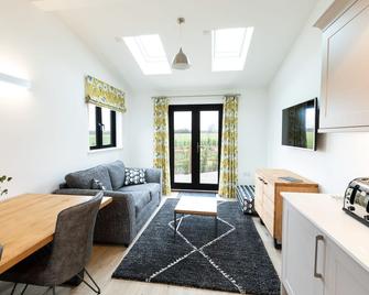 Barn with panoramic countryside view - Huntingdon - Living room