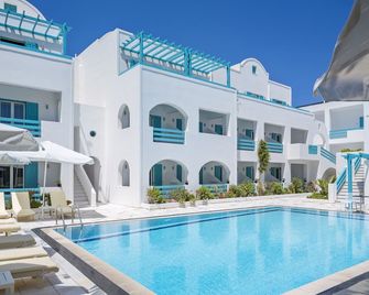 Santellini Hotel - קאמארי - בריכה