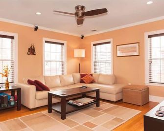 Location, Location Location, 2 Bed, 2 Bath Luxury Condo - Boston - Living room