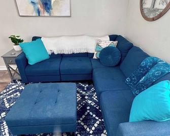 Comfy 2br 1ba Apt - Nederland - Huiskamer