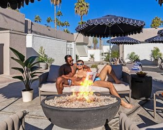 Casa Oliver Hotel & Resort - A Men's Clothing Optional Resort in Palm Springs - Palm Springs