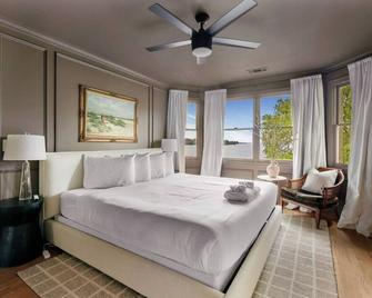 Lakeside Manor Sleeps 10 - Irmo - Bedroom