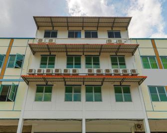 RedDoorz Plus Near Kepri Mall - Batam - Edificio