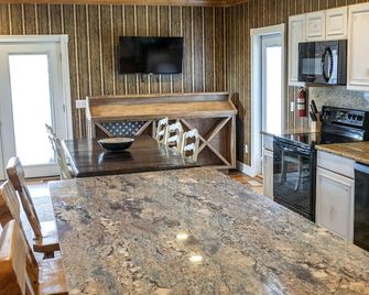 Beautiful Private Updated Farmhouse - Howell - Küche