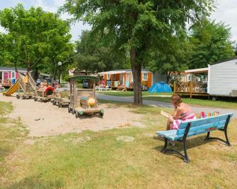 Camping Rcn La Bastide En Ardeche - Ruoms - Patio