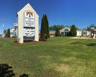 Thunderbird Inn - Mackinaw City - Building