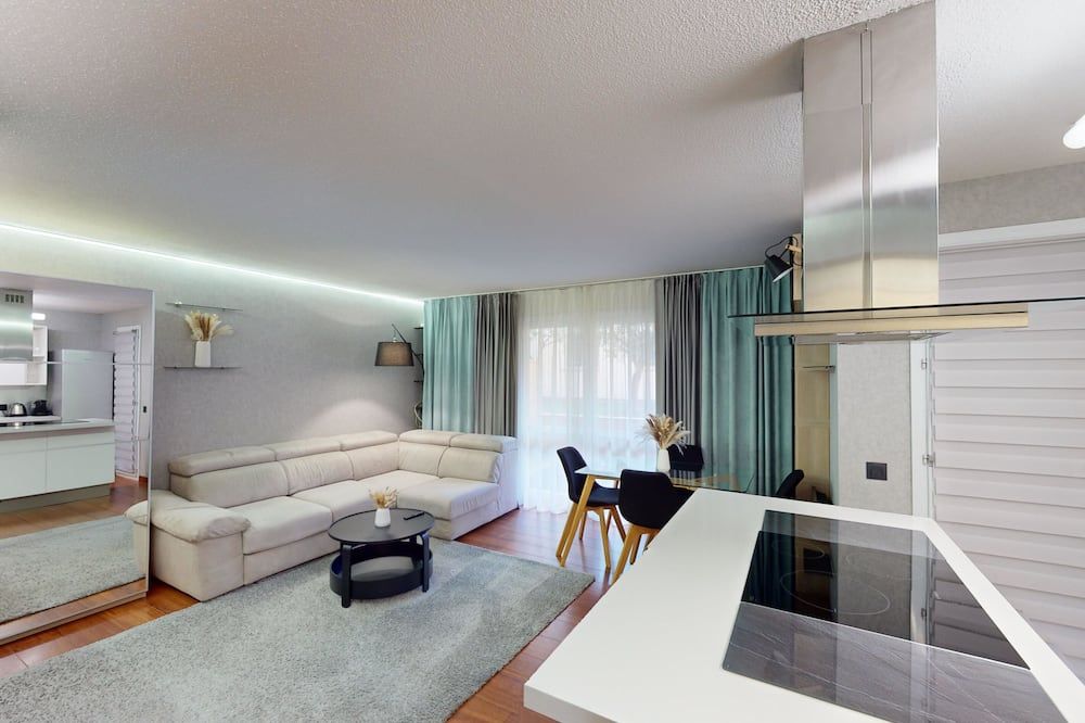 Cozy Apt with Balcony - 5 min to the Beach - ניס - סלון