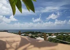 The Pearl - Spacious Air Conditioned 3bd, 2bth Villa With Gorgeous Views - Old Road - Balcony