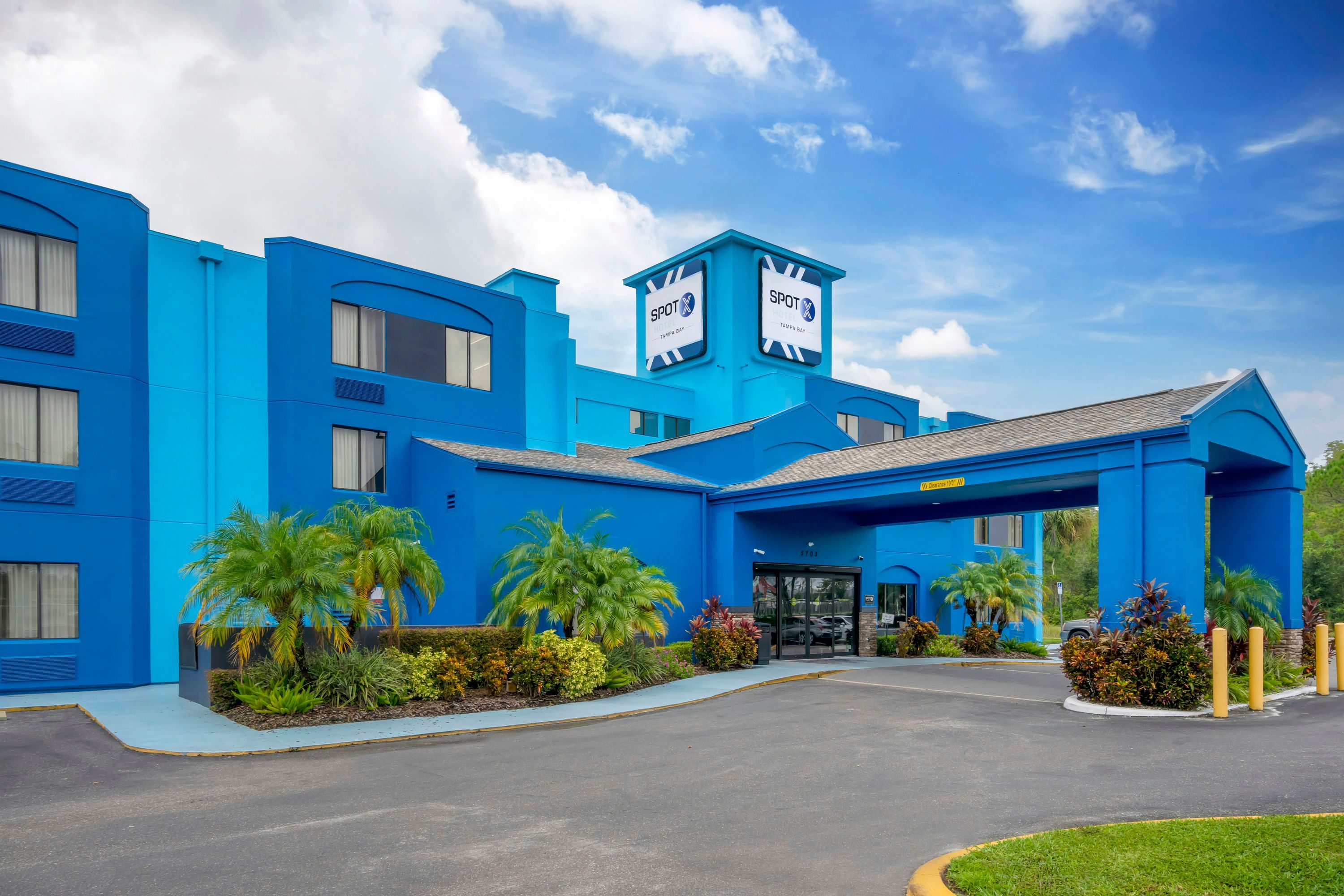 SPOT X Hotel Tampa - Wesley Chapel by The Red Collection - Wesley Chapel - Gebäude