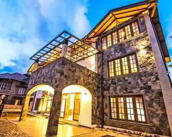 Resort Inn Yoshino-sou - Narusawa - Building