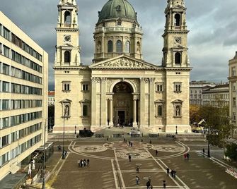 Basiliq Hotel - Budapest