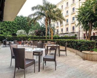 Mercure Catania Excelsior - Catania - Patio