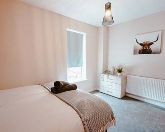 Charming 3 Bedroom Townhouse - Centrally Located - Pontefract - Schlafzimmer