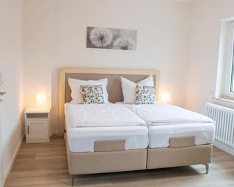 Ferienwohnungen Domblick-Herkenrath - Bergisch Gladbach - Bedroom