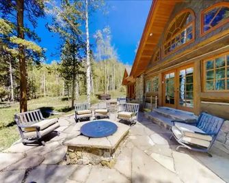 Secluded log cabin on Hurd Creek + Weddings/Events - Tabernash - Patio