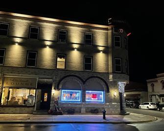 Dog-friendly Algoma home near Door County - Algoma - Building