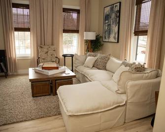 The Oakley Loft - Near Letchworth State Park - Warsaw - Living room