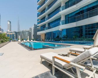 Globalstay. Waves Tower Apartments In Business Bay - Dubái - Piscina
