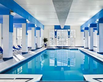 Sheraton Boston Needham Hotel - Needham - Zwembad