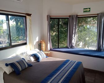 Hacienda de Palmas: Room #2 Cupola with one queen size bed - La Ribera - Habitación