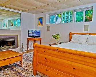 Alderwood Nest - Holiday Fun, Relax, Work, Play - Lynnwood - Bedroom