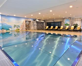 Hotel Victoria By Vaya - Kaprun - Pool