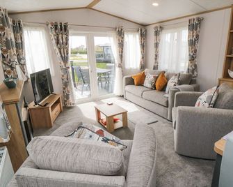 Lodge 7 - Seabreeze Retreat - Bridlington - Living room