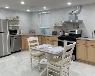 Parkside Flat - Just feels good! - Cheyenne - Kitchen