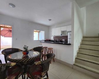 Refúgio à Beira-mar Manguinhos - Serra - Dining room