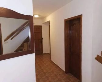 Hotel Pri Chakara - Арбанасі - Коридор